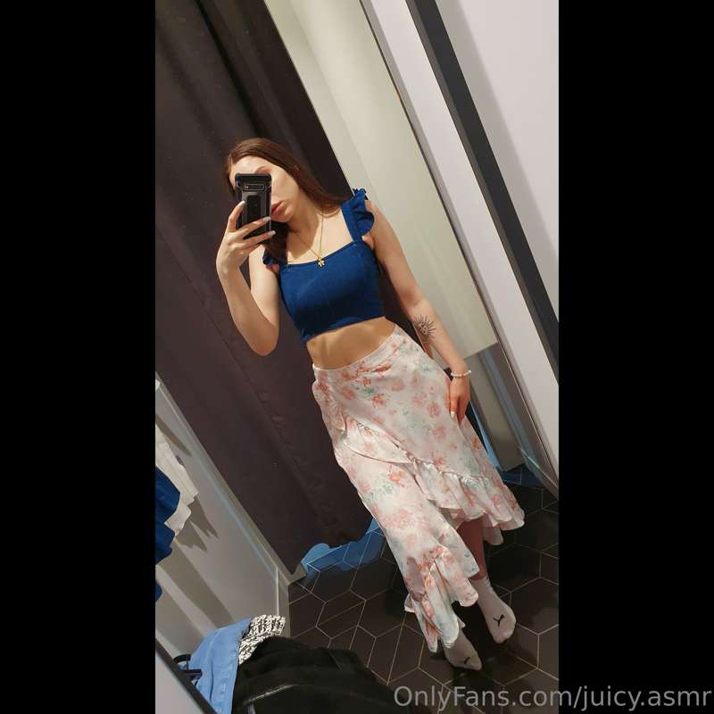Usually not my style, but this skirt looks insanely romantic..