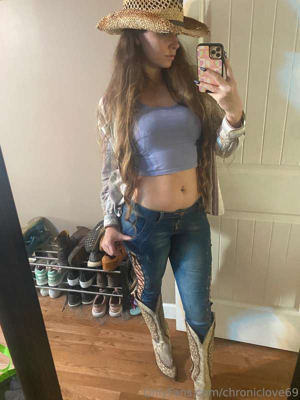 Howdy there partner ;) How do u like my outfit?!