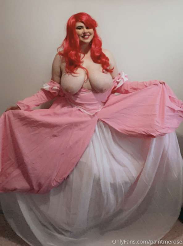 Do y’all want to see princesses/ cosplay as part of Hallowee.. 1