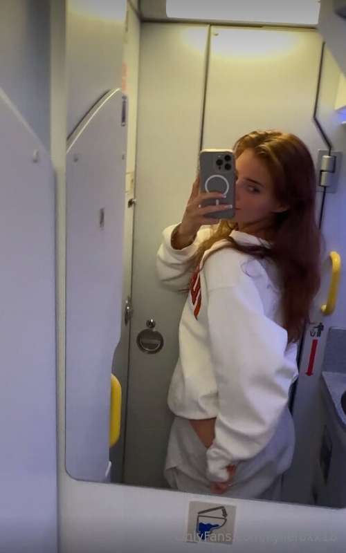 See me get naughty in flight ✈️ Our little secret 😜