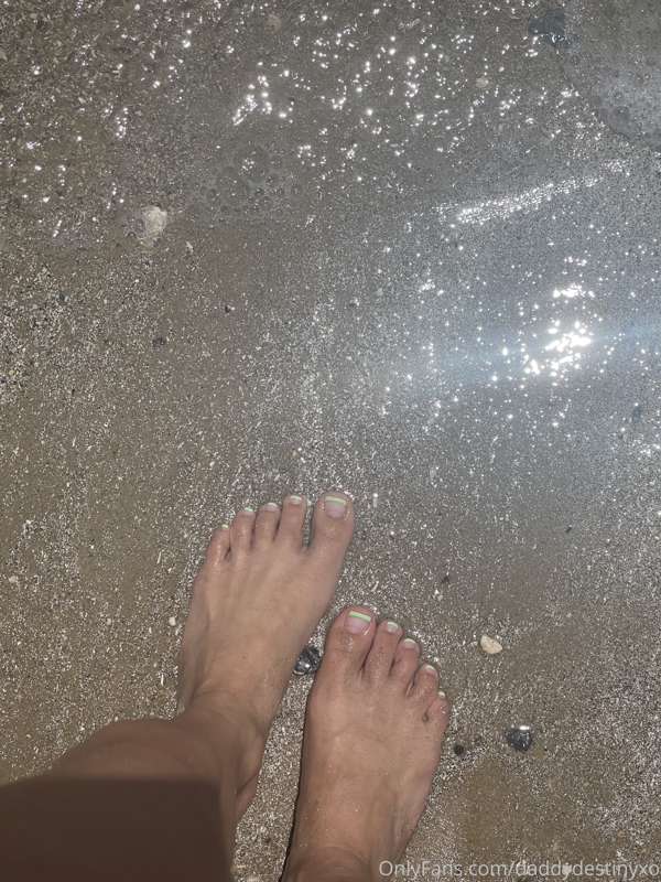 Sandy toes 🤤🤤 3