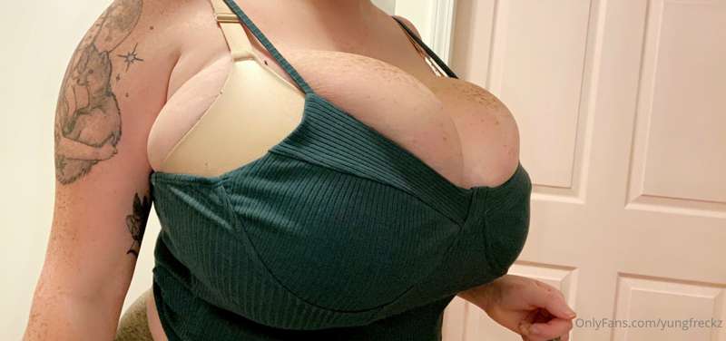 This bra is putting in work 😂
