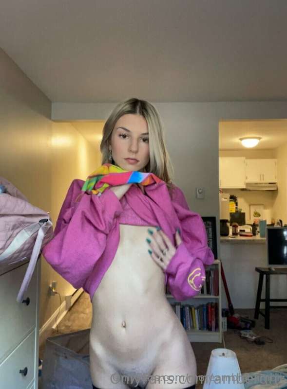 Moreambiebambii - Onlyfans - 15 Nov, 2024 5