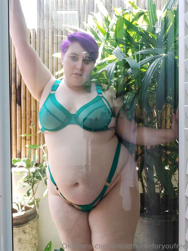 Doesn't Green look good on me! 💚