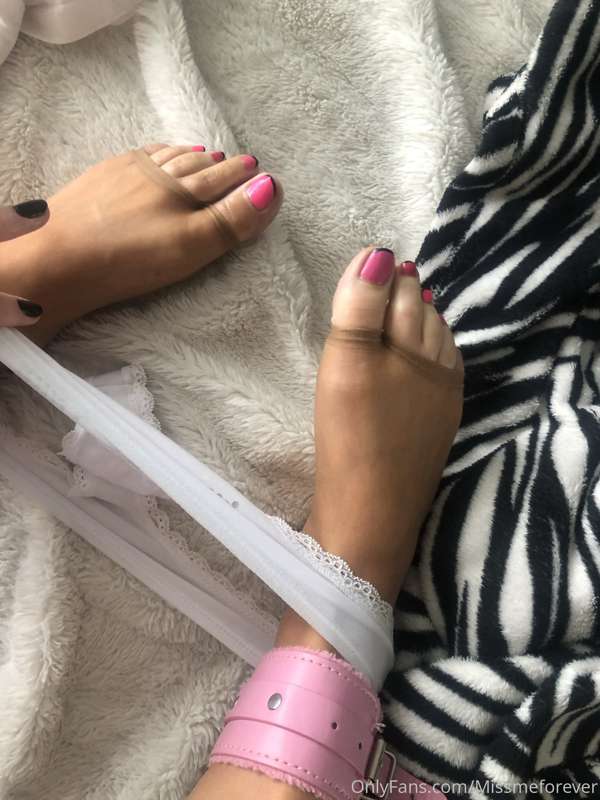 😈👣 2