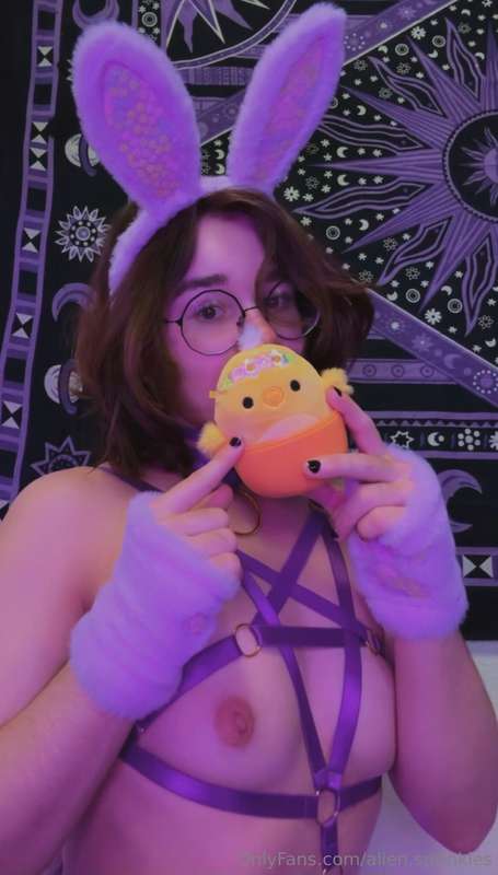 I got a cute lil chick 🐥 :3 (Unlike irl 😔 lmao) 
