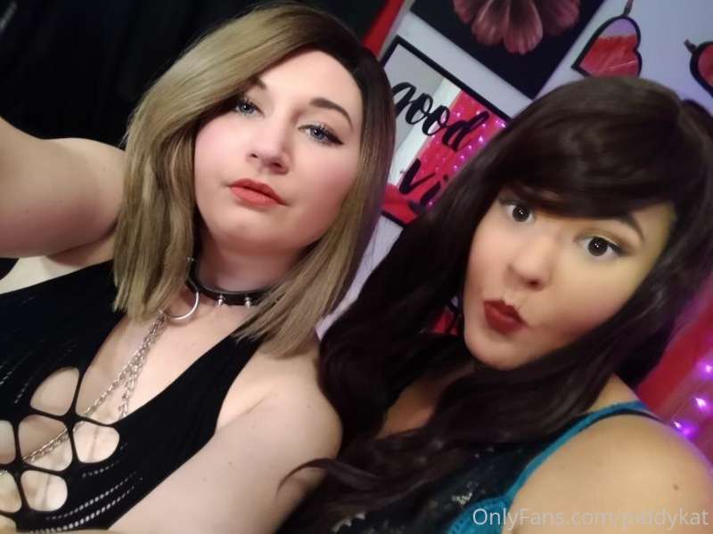 Going live in 20min on OF! see ya there!
