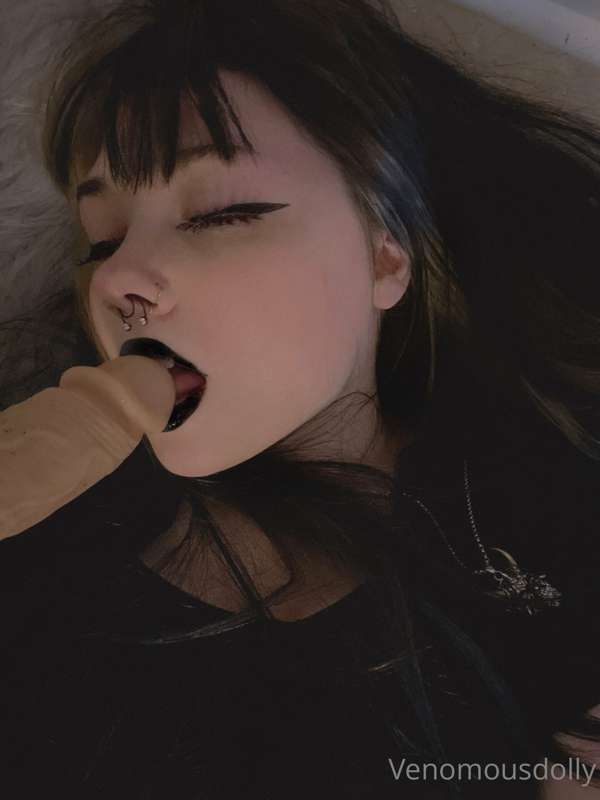 Swipe for epic saber video after some hot Big titty goth gf .. 2