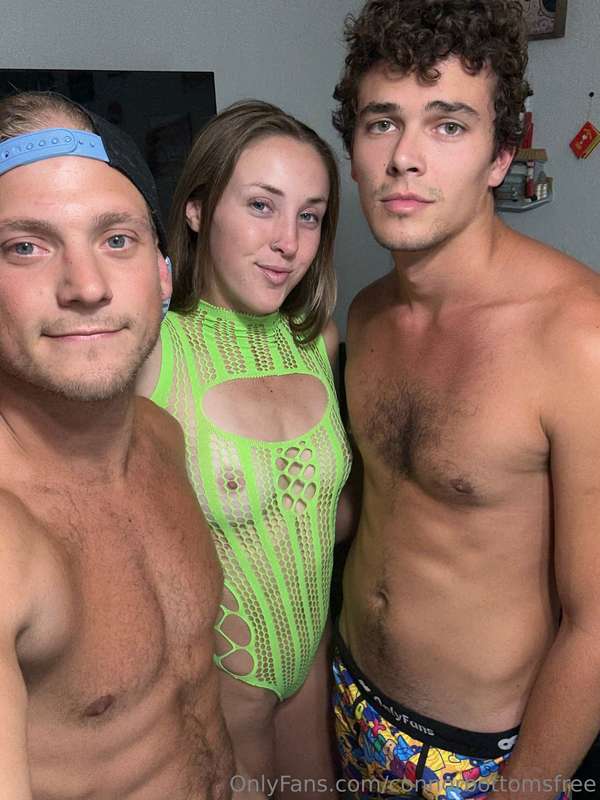 My FIRST BISEXUAL VIDEO- @kodykarma gives me and @kalismallz..