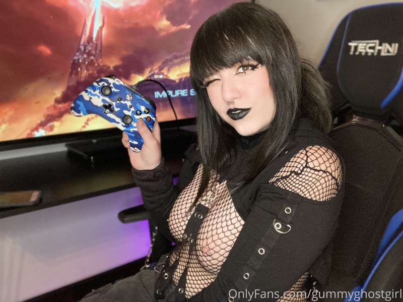 Your goth gf just wants to fuck around and play Doom with yo..