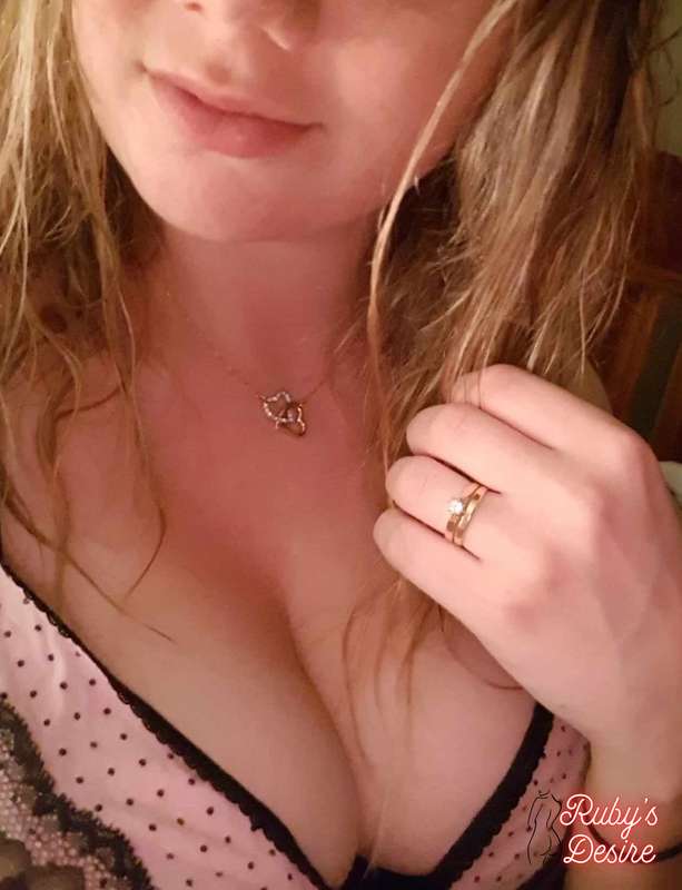 Blowing you a kiss 😘 and giving you a perfect view of all th..