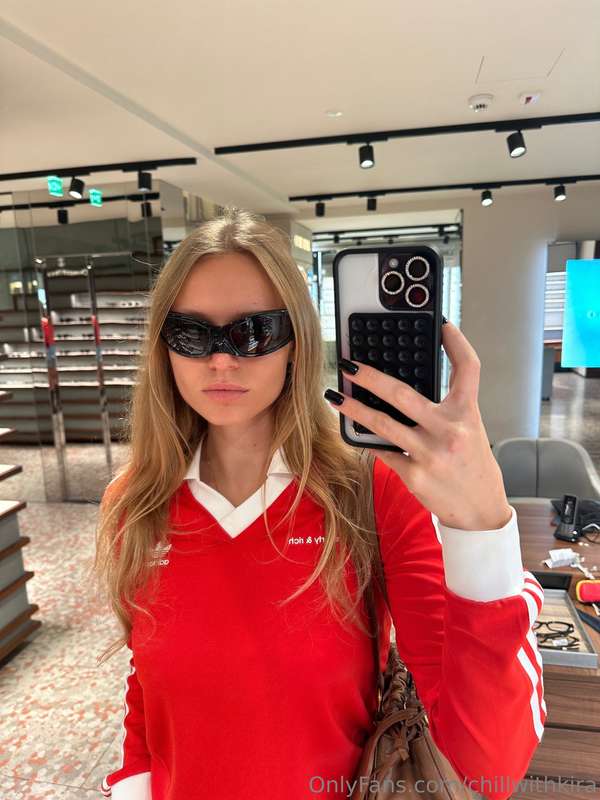 Do you like my new sunglasses? 