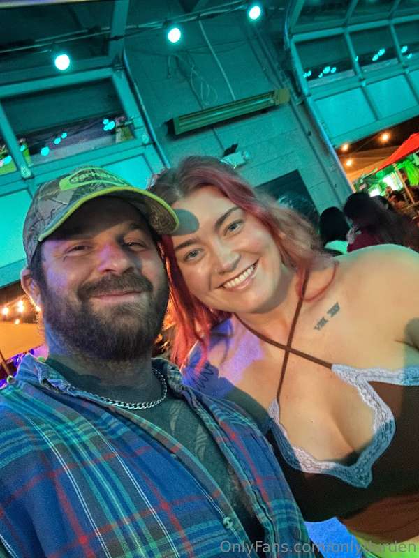Date night at our favorite bar 🤠 🍻  @loverennxo