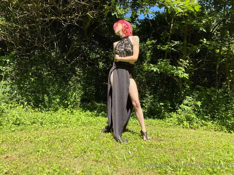Sweet Turantula sent me this beautiful outfit 🖤  Loved weari..