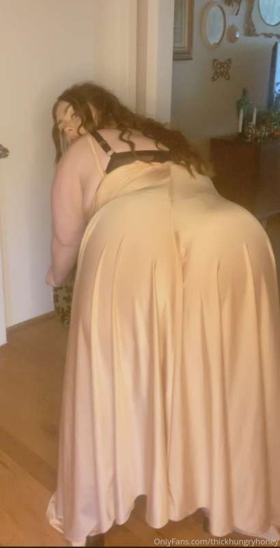 I felt SO hot and *H U G E* in this dress!!!!! I took so man.. 16