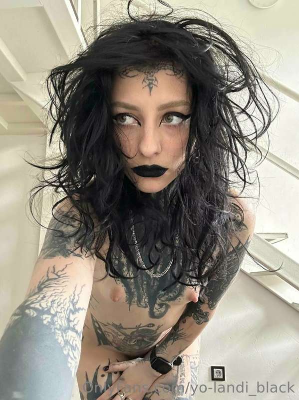 🖤Hmmm, surely you're wondering what's so special about Yo-La..