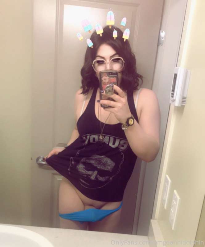 Extra teasing shots from the other day 💙