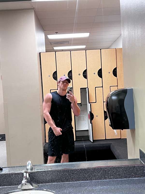 got to hit the gym more 💪🏼