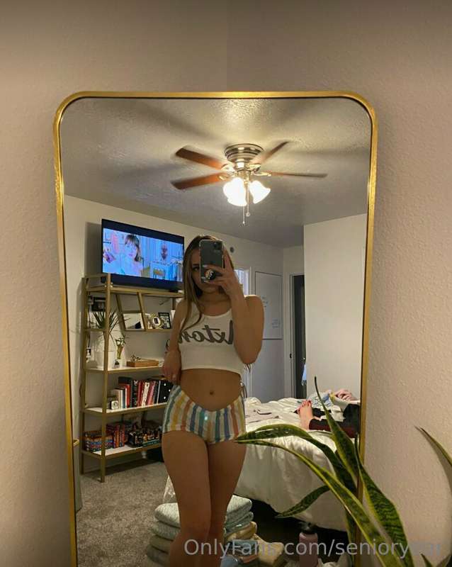 uhmm netflix study and chill with me? 💛💛