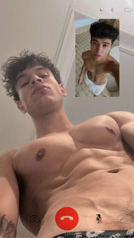 facetime with our 19 year old straight bro @parkerreid 😈 che..