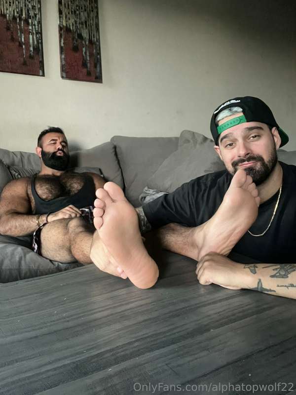 You guys kept asking to see Daddy’s feet 👣 Here u go..,now w..