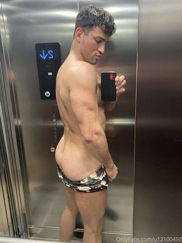 What a dirty guy taking pictures on the elevator