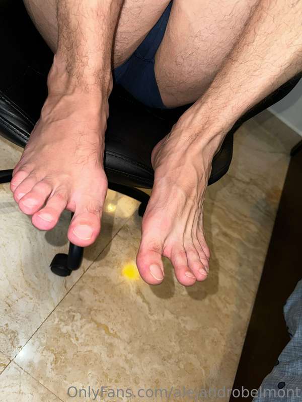 Feet, ass and balls 😈 5