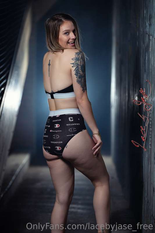 Free Set. 30 Images. 17