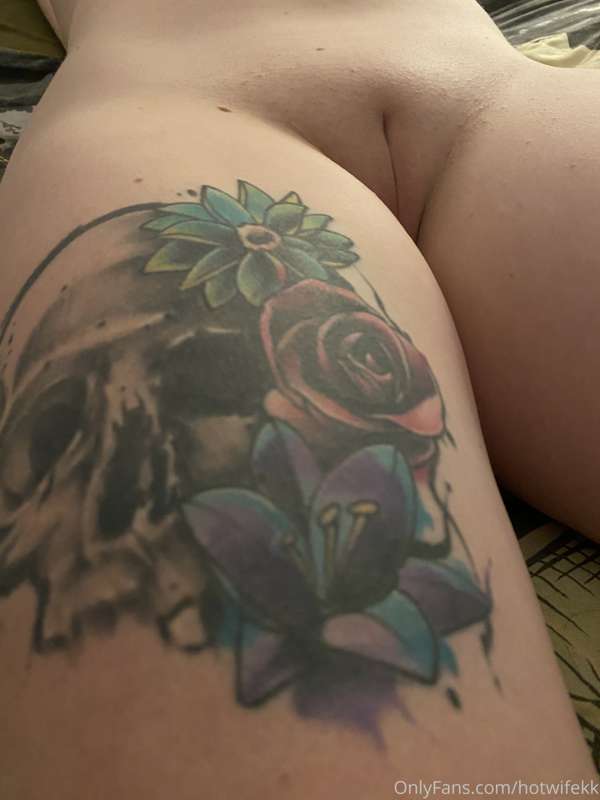 I love this tattoo ☠️🌹