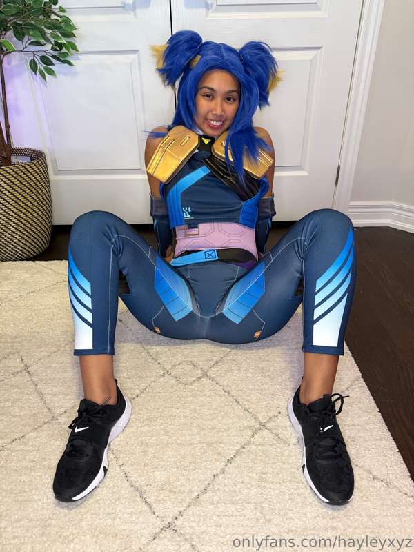 (Album + VIdeo) Neon from Valorant Cosplay! Showing off this.. 1