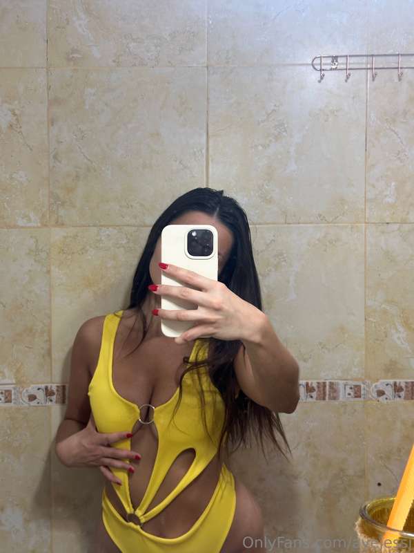 Comment how the color Yellow looks on my body and I'll send ..