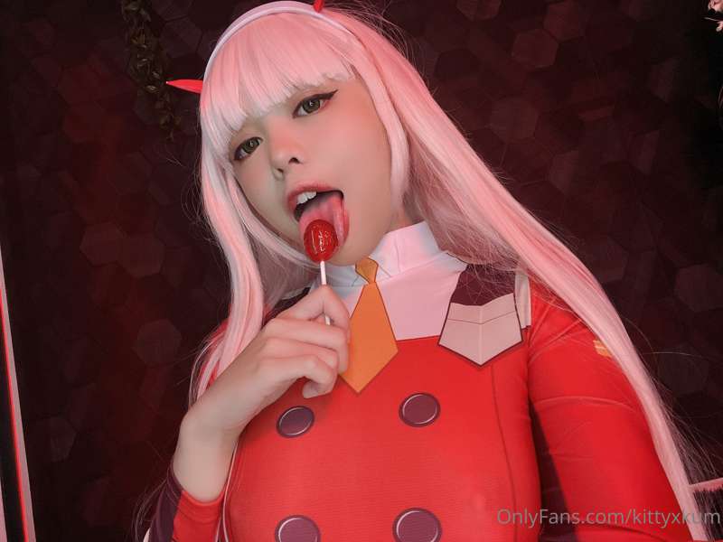 some selfies from the zero two cosplay set that i’ll be uplo.. 18