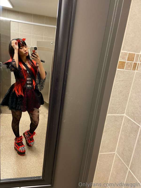 Ngl I’ve never dressed up so much for Halloween before and t.. 6