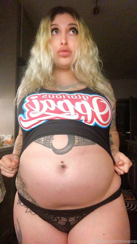 4L chug belly!! Sooo round and tight as a drum~ after I peed.. 11