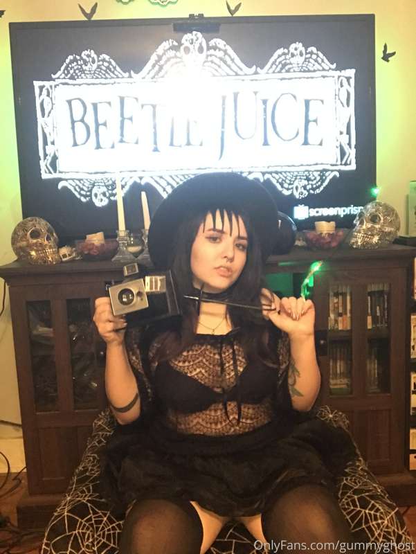 Lydia Deetz cosplay! Will you show me what’s under your shee..