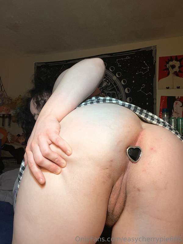 Clown slut here to show you some fun tricks 🤭 8