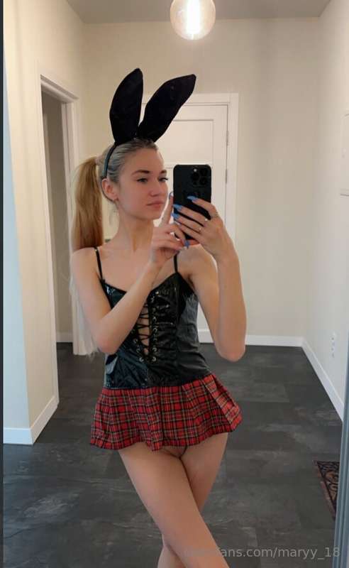 This hot thing @trixietwix 🔥 is waiting for you ❤️ She has a..