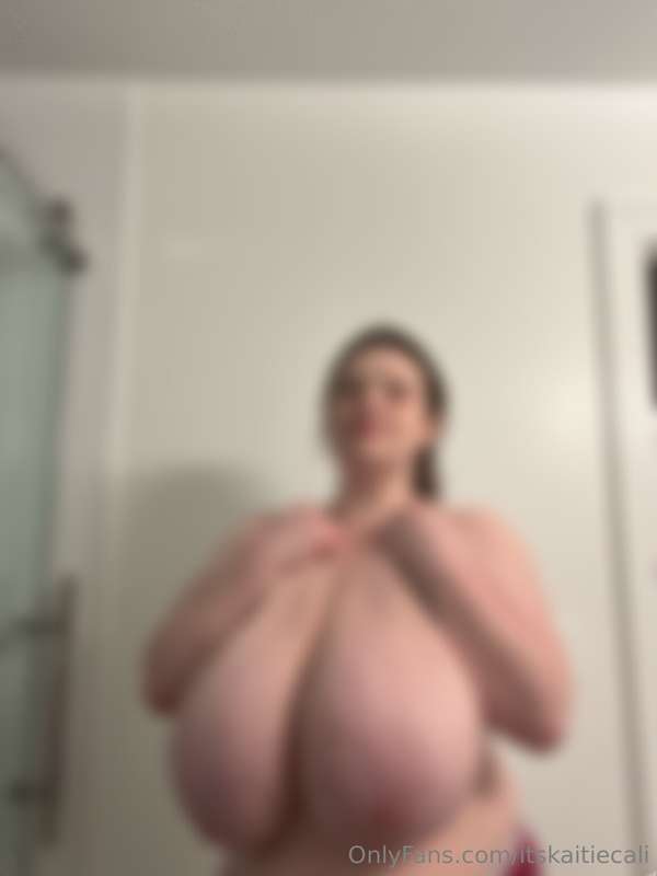 Guys I had a new pose idea and I need your help to make the ..