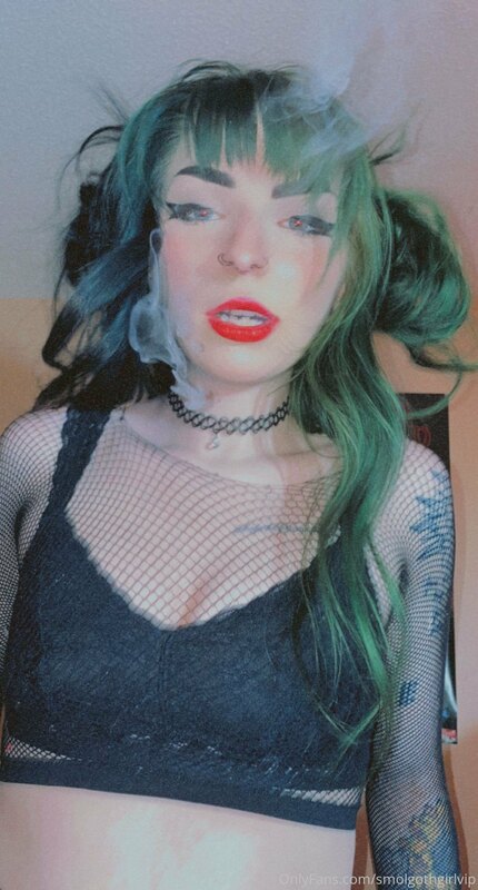 Good morning babes, anyone else love to wake & bake? 2