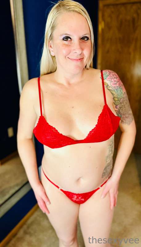 **Happy Titty Tuesday!** 🍒 3