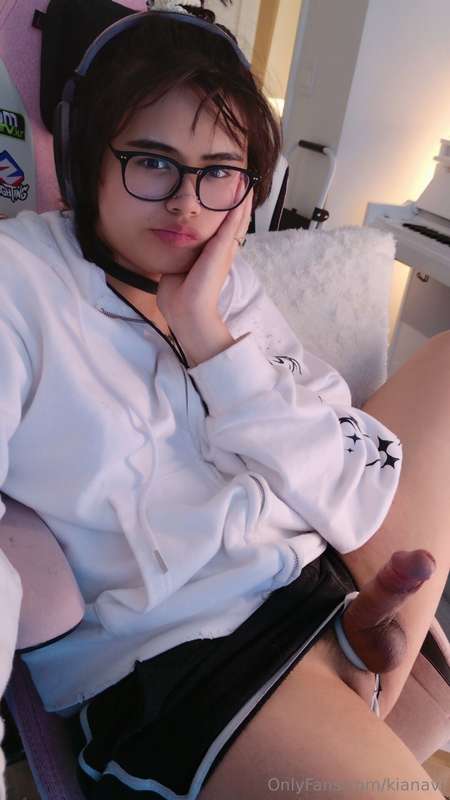 does anyone wanna sit in a discord call and talk about our l.. 12