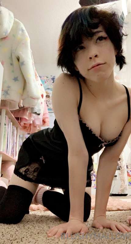 Tiny black dress hehehehehe