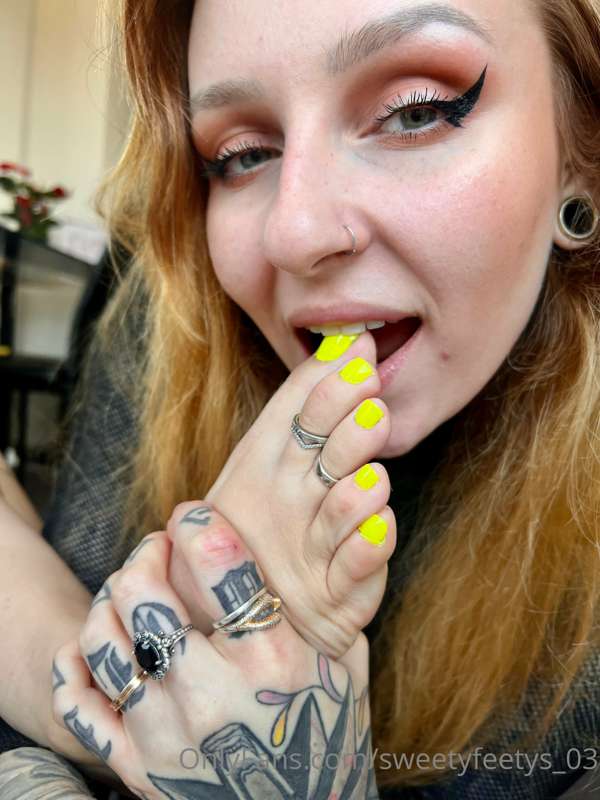 Bite , kiss or lick?