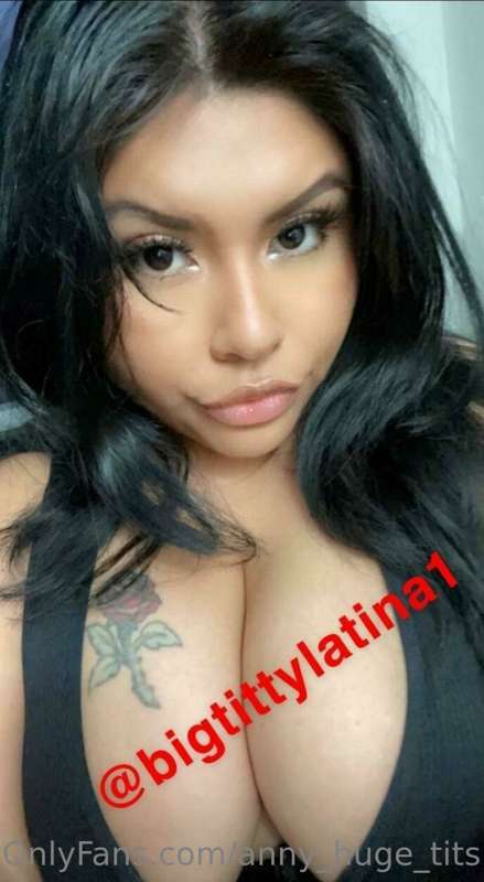 My thick latina friend @roseysan is newly single and looking..