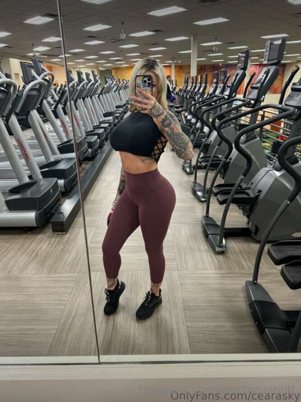Tattooed babe @ceara.sky is about to turn your whole world u.. 2