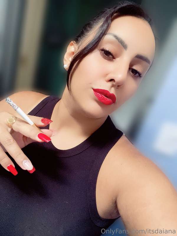 Write to my DM if you want a custom video 😜🚬