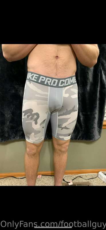 Sexy HOT muscular SGT having some fun showing off in his foo.. 9