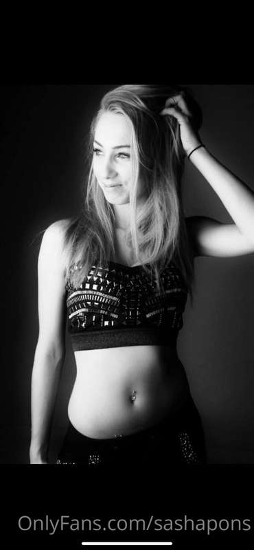 A bit of tummy ain’t gonna hurt nobody. 🖤