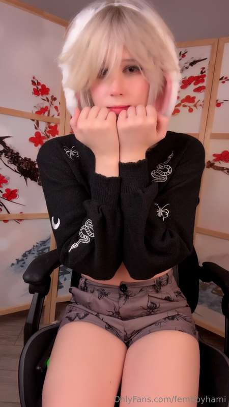 nya~~ it's summer soon :3 I wonder how many eyes I would get.. 5