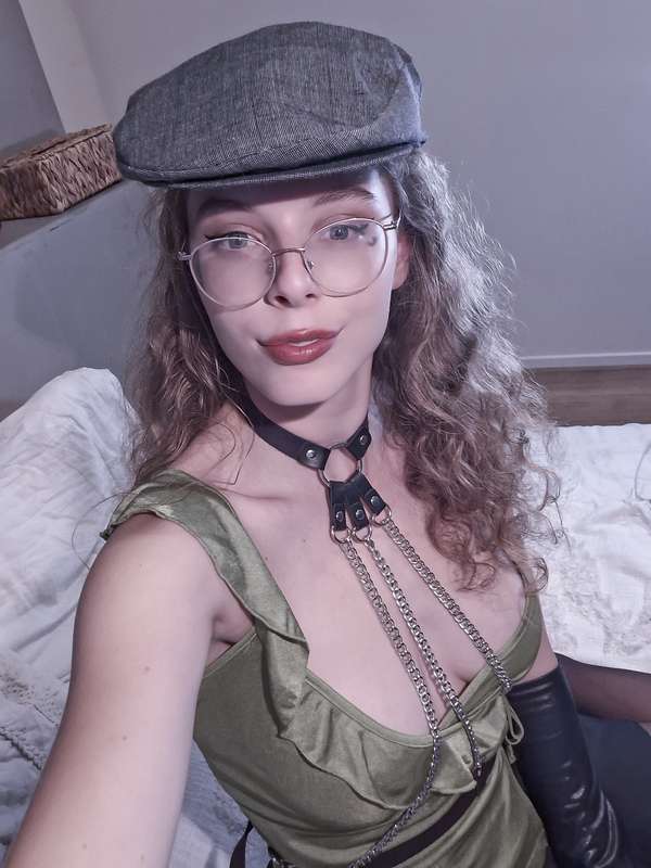 Grab me in my kinky cloths!! Ride me in doggy and hold tight..